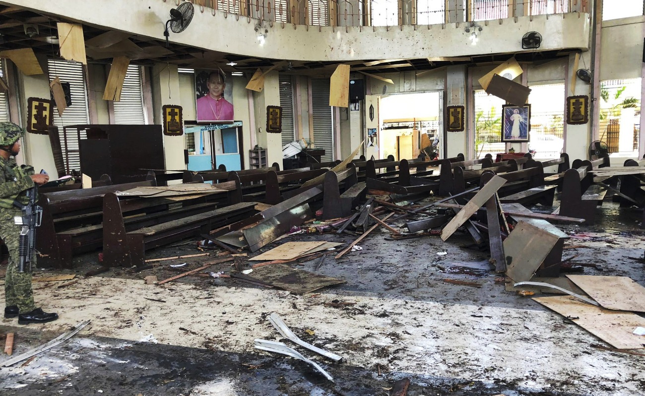 Mueren 20 personas tras explotar bomba en iglesia de Filipinas