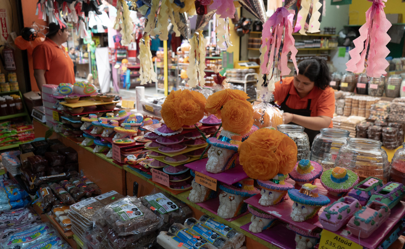 Dulces a granel y calaveritas de azúcar, los artículos más vendidos por Halloween y Día de Muertos