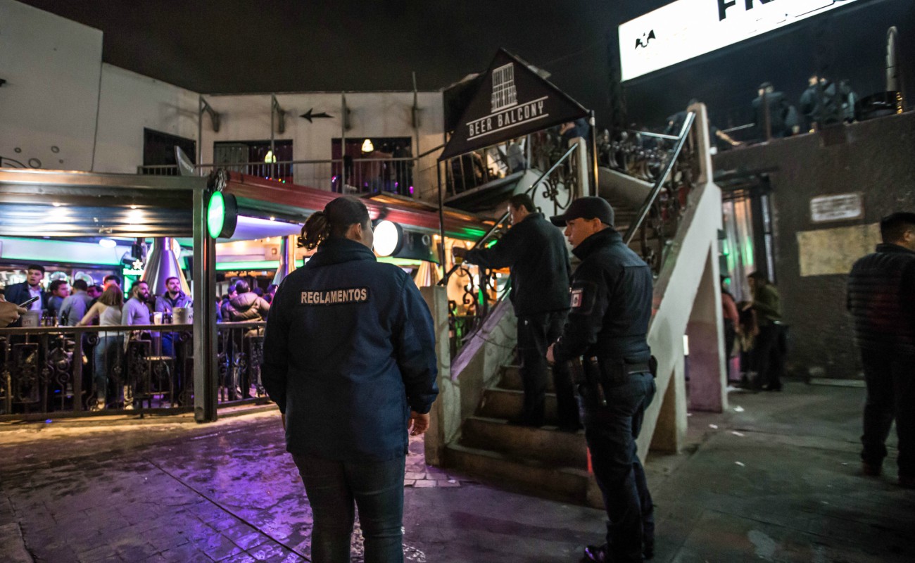 Clausuran tres bares en Tijuana por vender alcohol a menores de edad