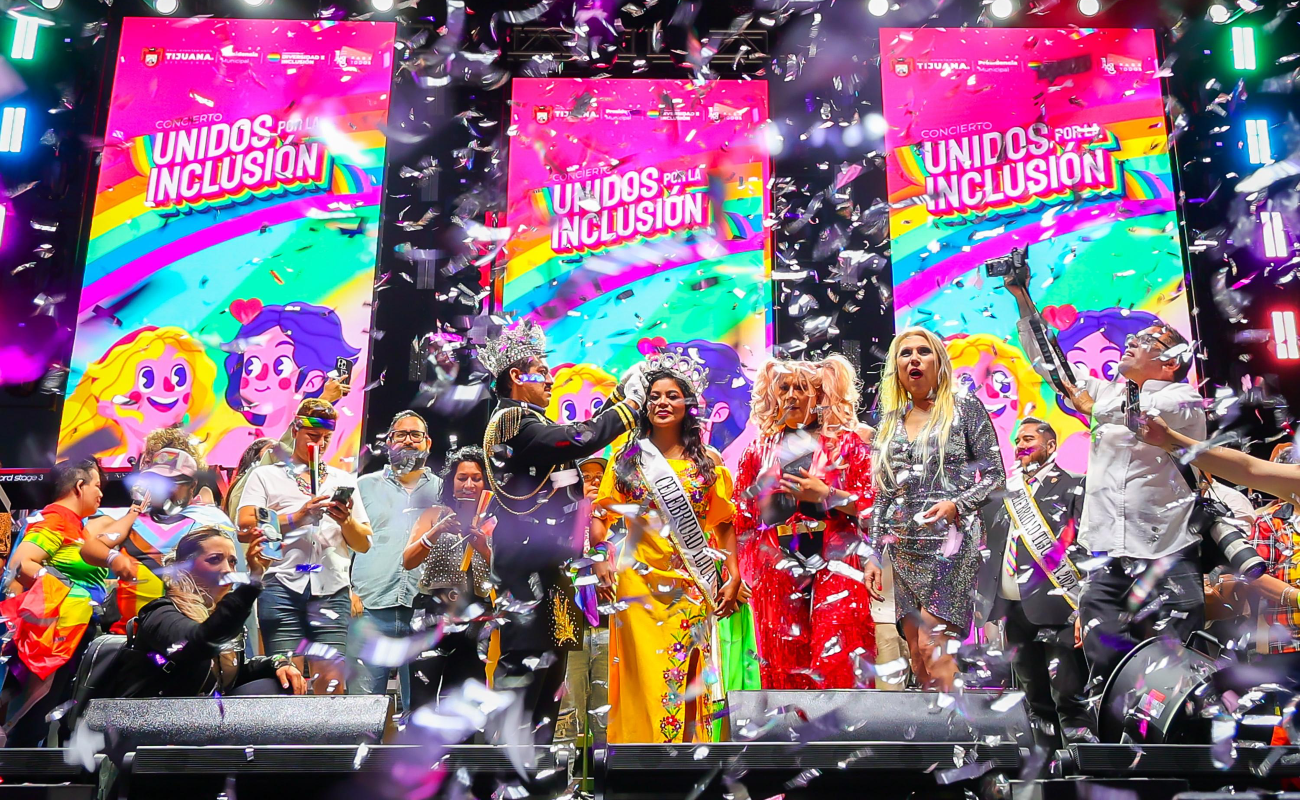 Marchan y acuden más de 45 mil al concierto de inclusión con Paulina Rubio por el orgullo LGBTTTQA+