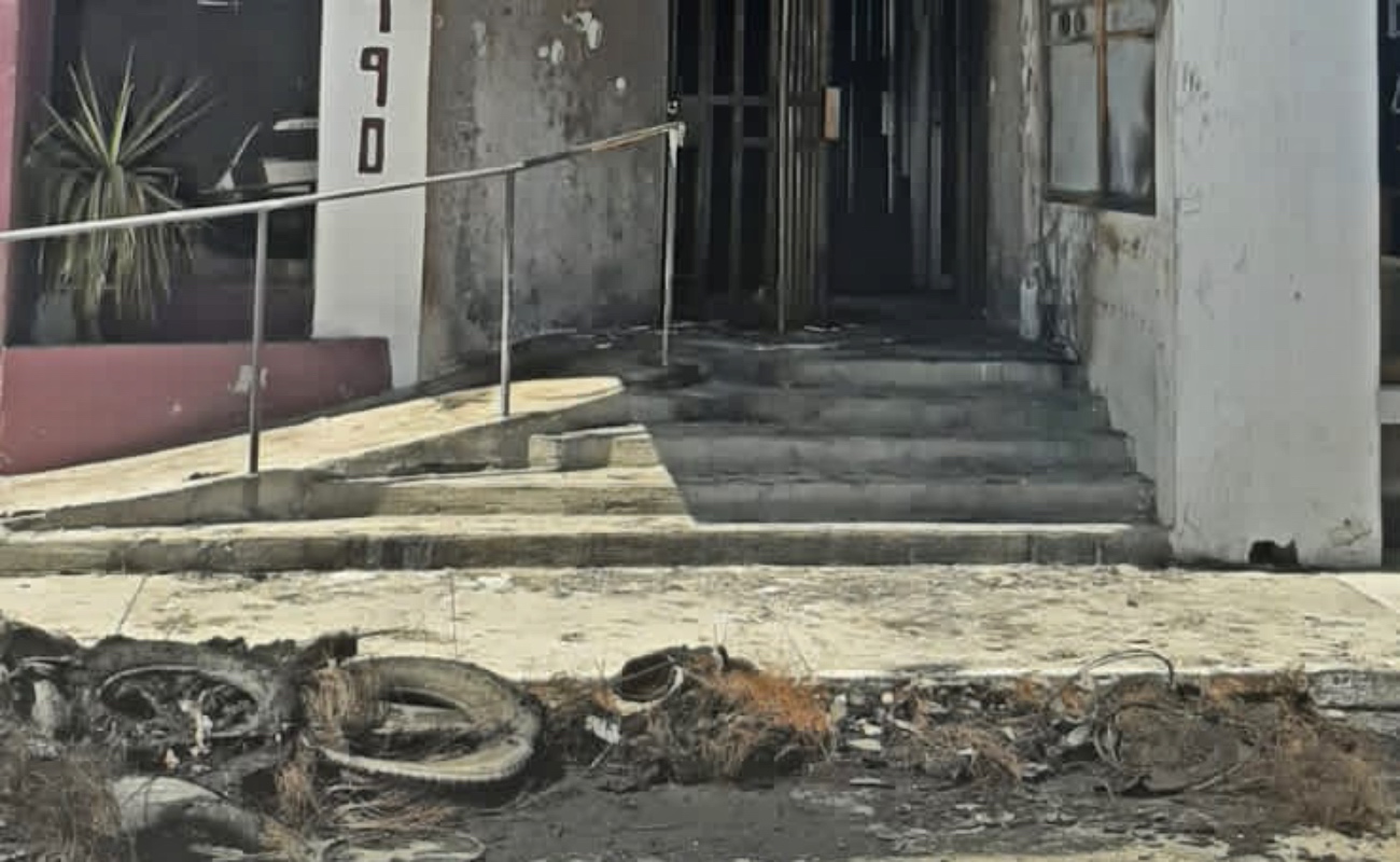 Queman fachada de oficinas del Indivi en Ensenada