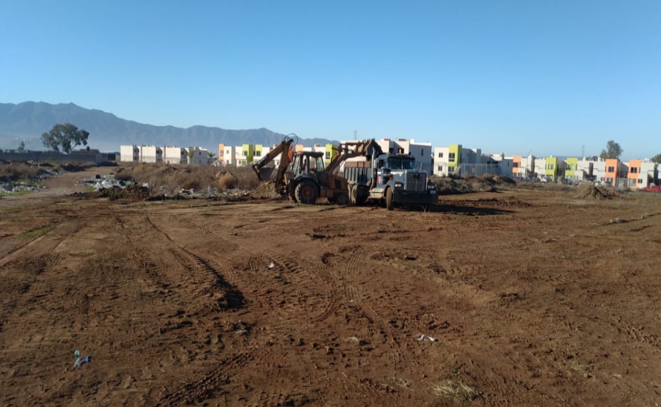 Retiran más de 100 toneladas de basura en tiradero clandestino