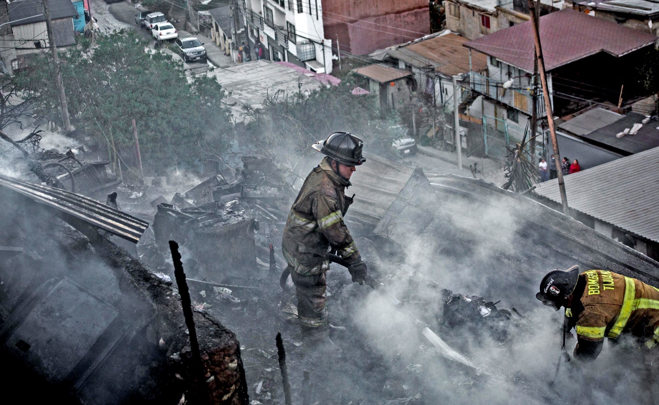 Atienden a familias afectadas por incendio en el Pedregal de Santa Julia