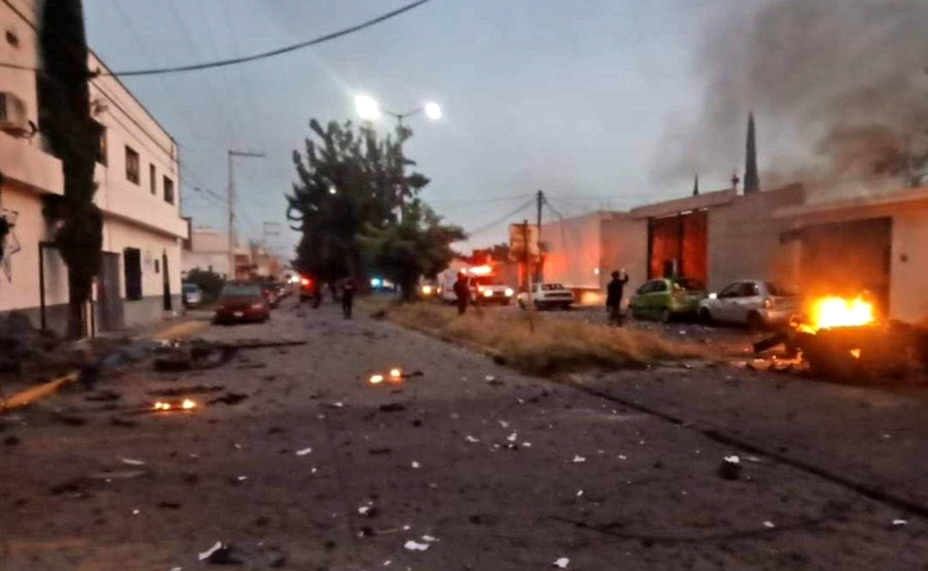 Estallan “coche bomba” afuera de la policía de Acámbaro