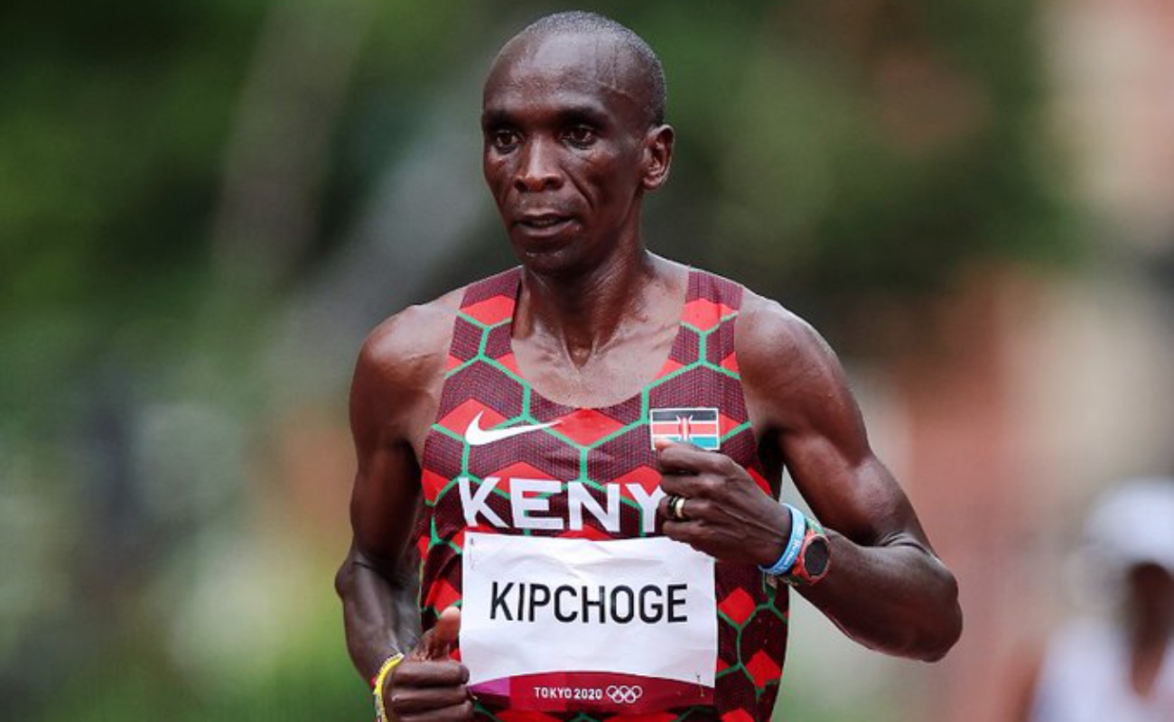 Domina Eliud Kipchoge el maratón varonil de Tokio 2020