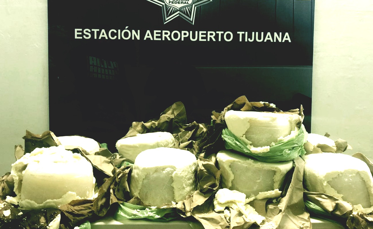 Detenido en Aeropuerto con 40 kilos de cristal ocultos en 9 quesos