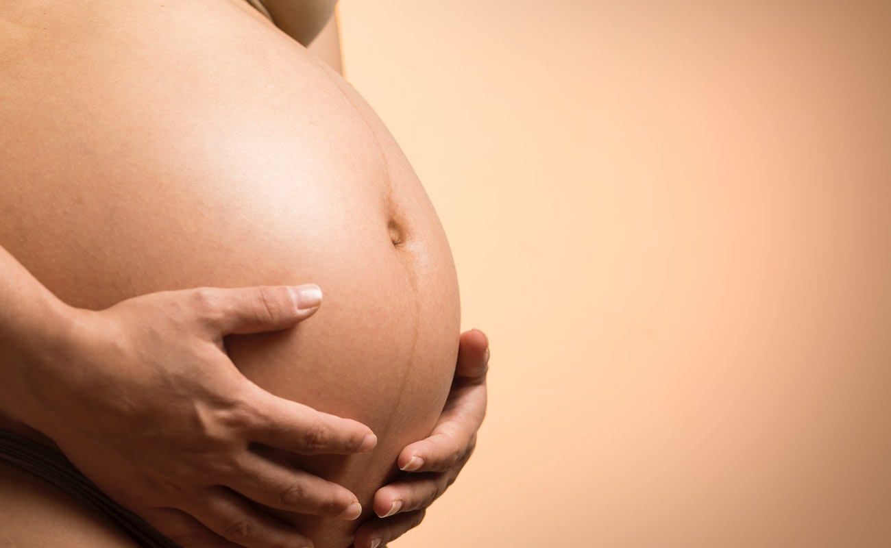 Partículas contaminantes llegan hasta el útero de una mujer embarazada