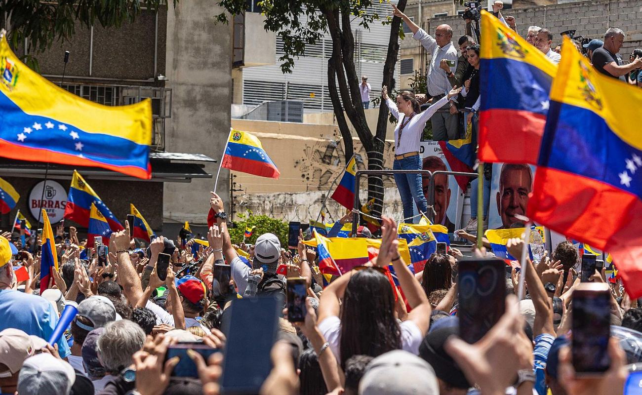 Cientos de venezolanos protestan contra el fallo que validó la reelección de Maduro