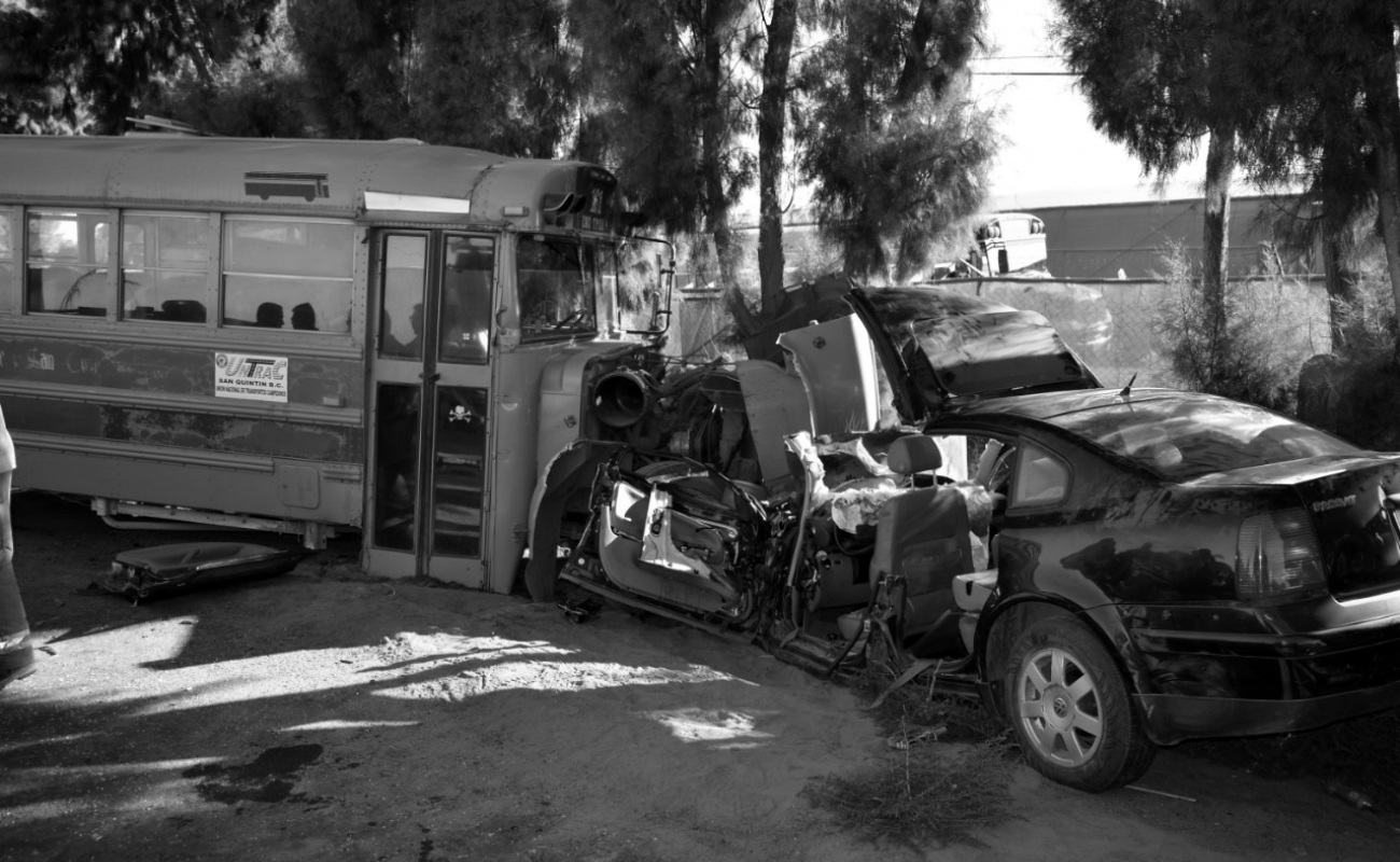 Choca de frente camión de jornaleros de Los Pinos en San Quintín