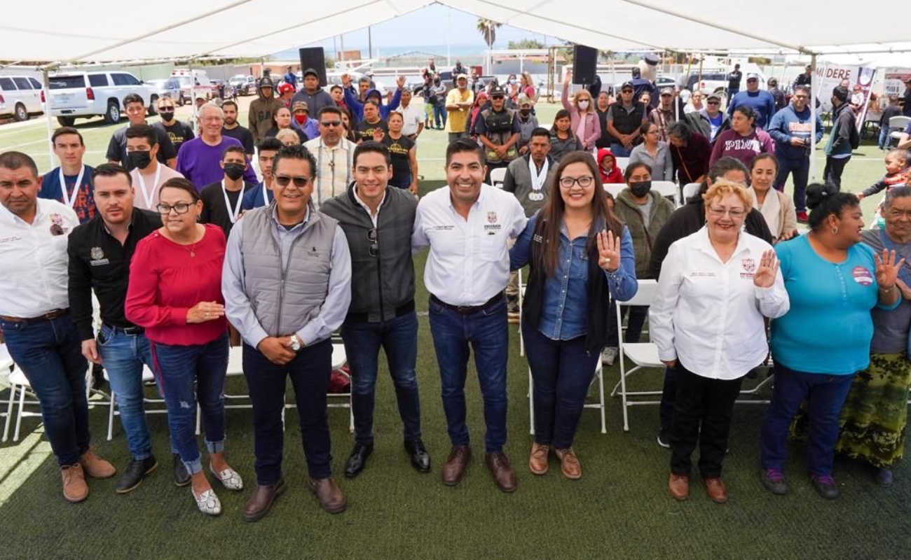 Entrega Gobierno de Ensenada rehabilitación de canchas de usos múltiples en Eréndira
