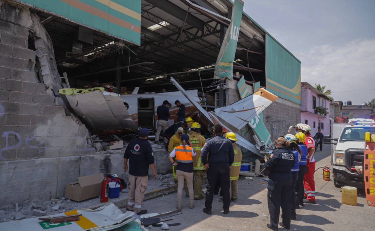 Cae avioneta en supermercado con saldo de tres personas muertas y cuatro heridas