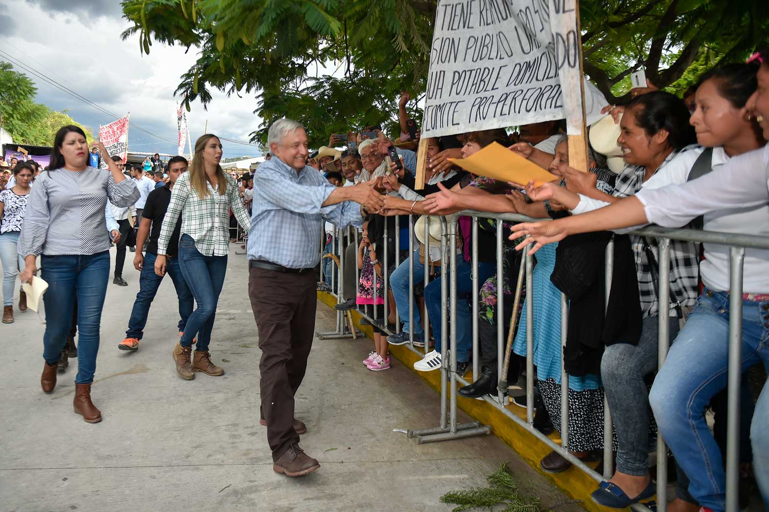 La 4T no es retórica, dice AMLO en Oaxaca