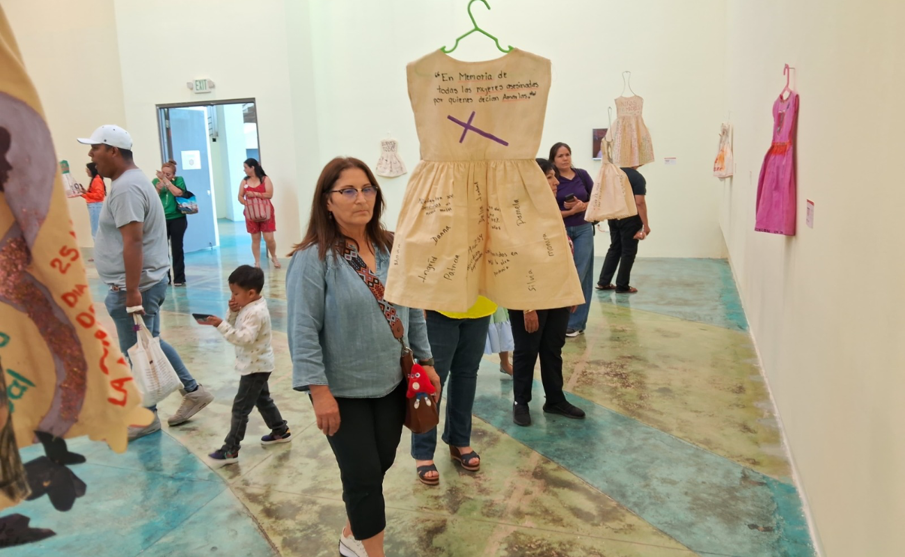 CEART Rosarito inaugura exposición colectiva “Vestido Naranja”