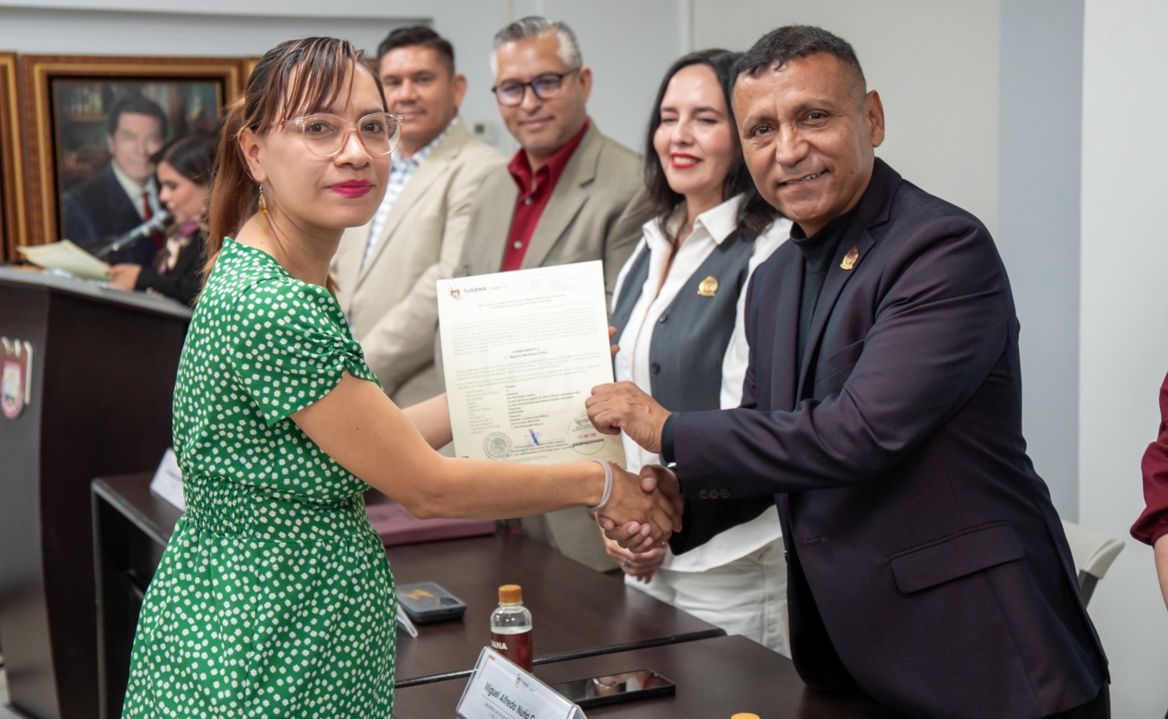 Asigna Gobierno de Ismael Burgueño plazas a maestras y maestros del Sistema Educativo Municipal