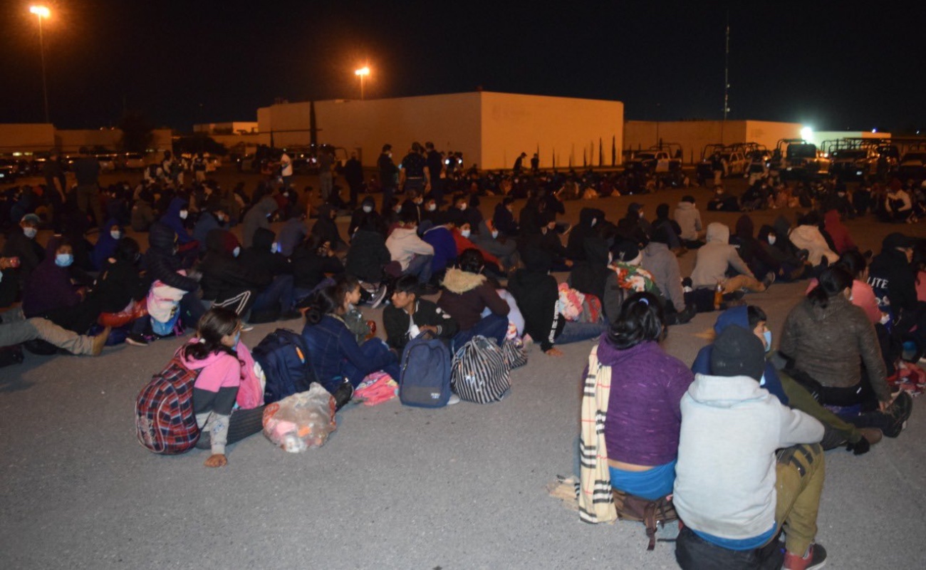 Aseguran a 652 migrantes dentro de tres tractocamiones en Tamaulipas