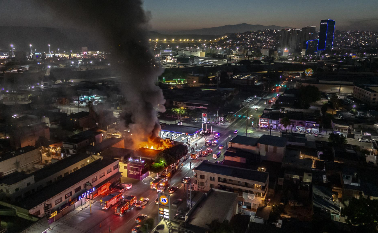 Incendio de departamentos en Zona Centro deja a dos lesionados por quemaduras