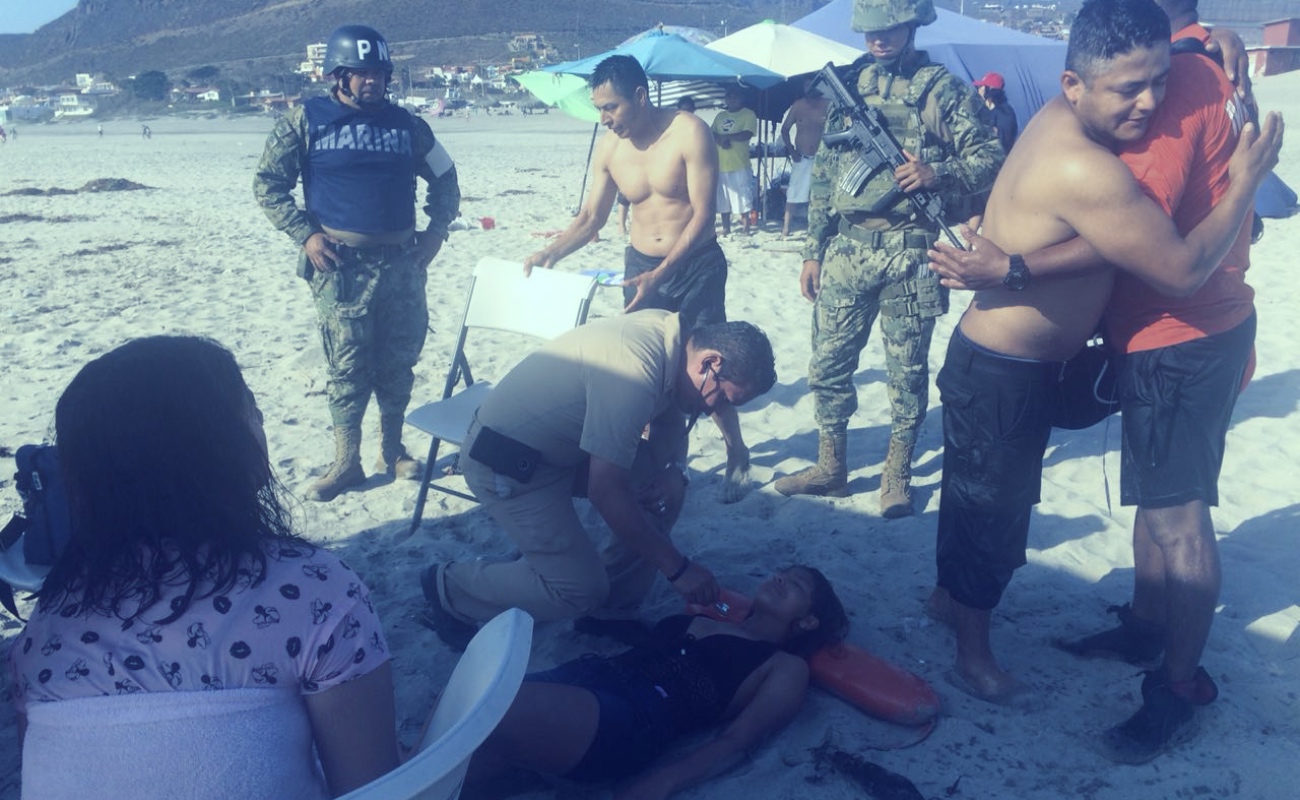 Rescata Marina a dos bañistas de Tijuana en La Misión