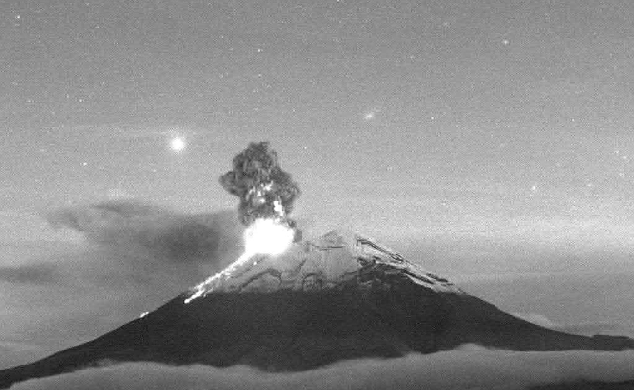 Reportan fuerte explosión del Popocatépetl durante la madrugada de este Lunes