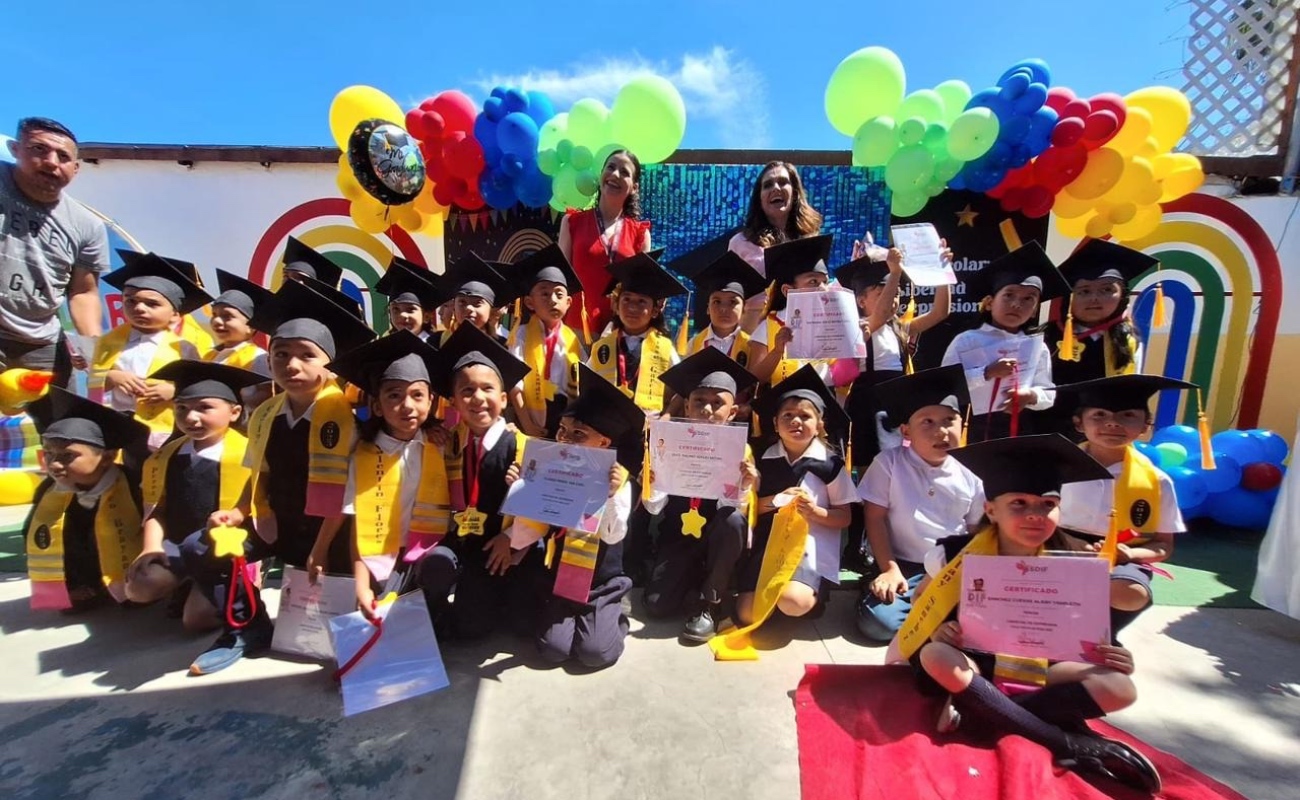 Gradúa SDIF Tijuana a 886 niños de preescolar