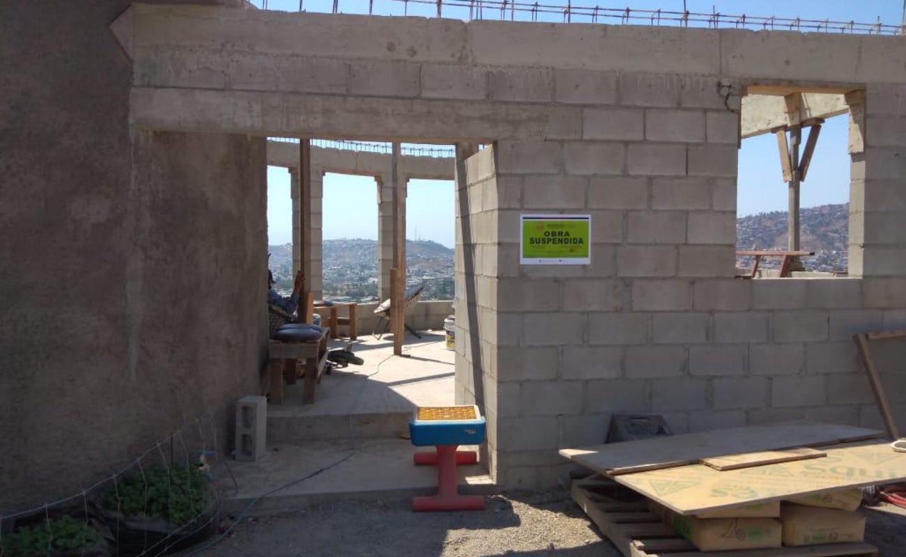 Suspenden construcción de viviendas en terrenos invadidos en Lomas de la Presa