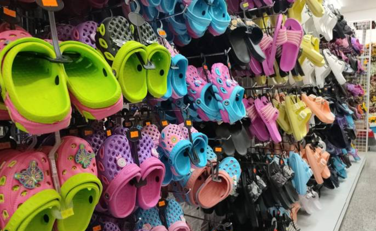 Denuncia Concamin que China inunda el mercado mexicano con ropa y zapatos de contrabando