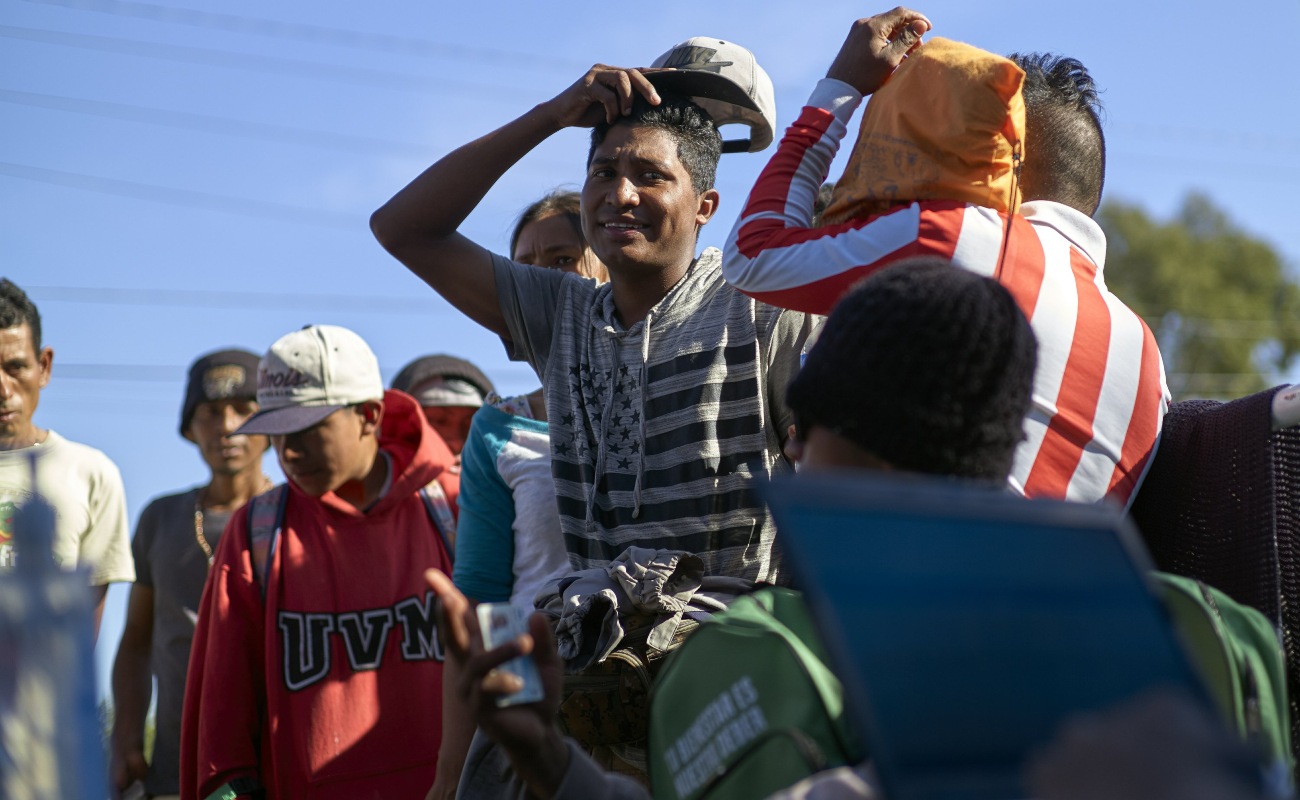 Se van en avión de Policía Federal primeros 100 migrantes de repatriación voluntaria