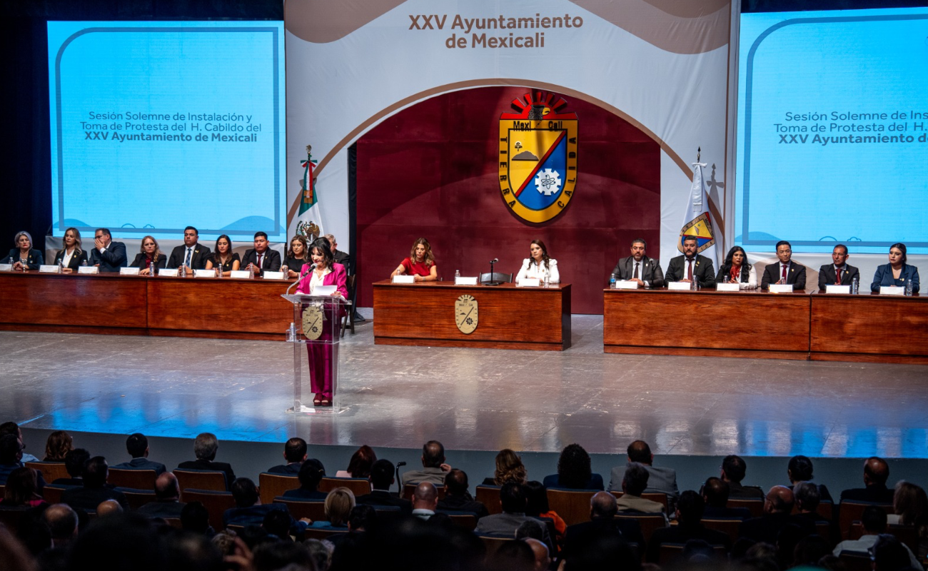 Norma Bustamante, primera Cachanilla en reelegirse; toma protesta del XXV Ayuntamiento