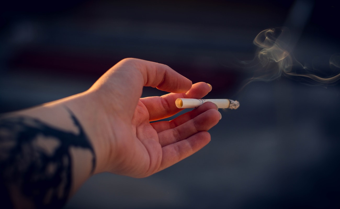 Tabaco y alcohol potencializan cáncer de lengua, laringe y pulmón