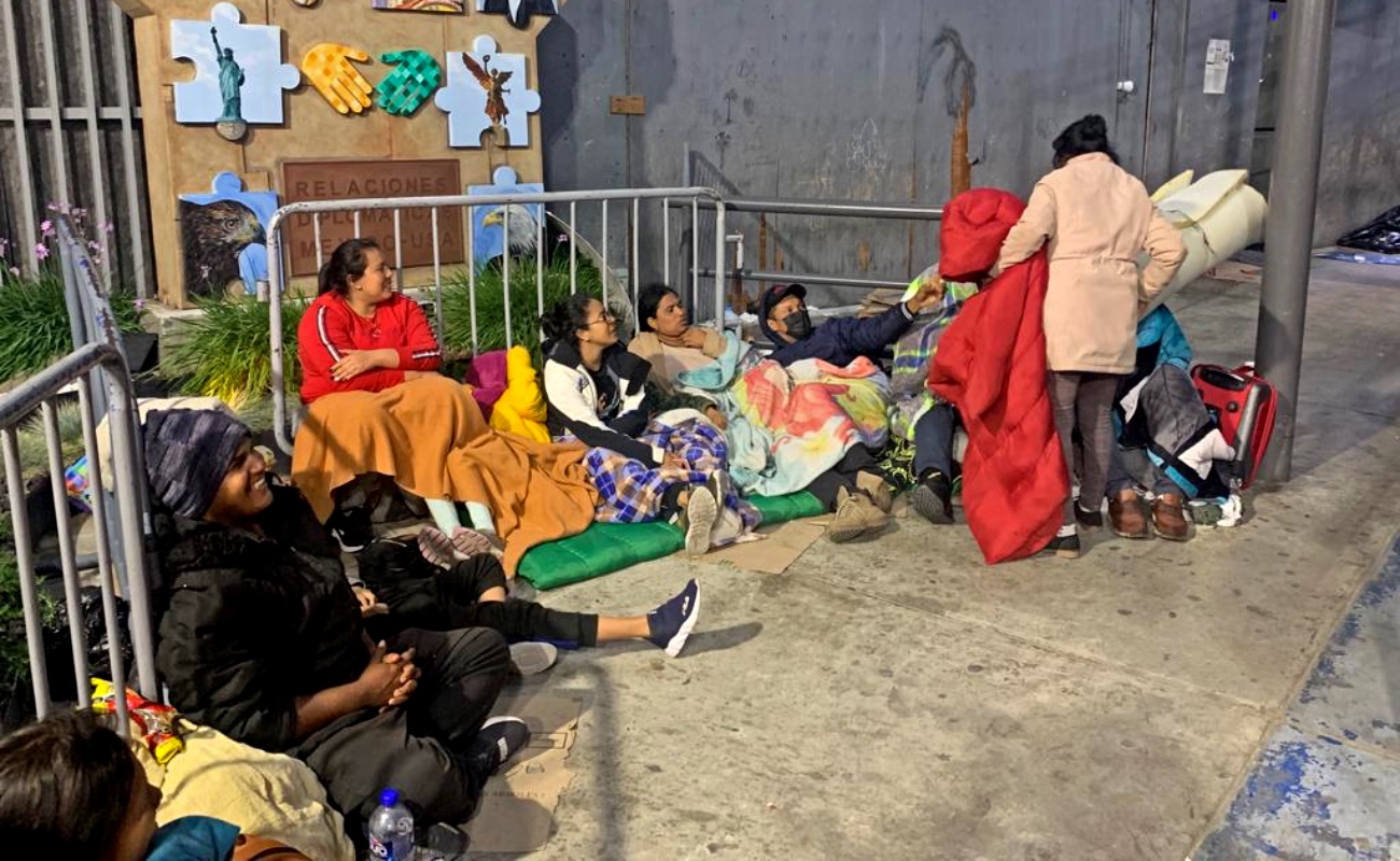 Desalojan a 400 migrantes asentados en inmediaciones de garita de San Ysidro