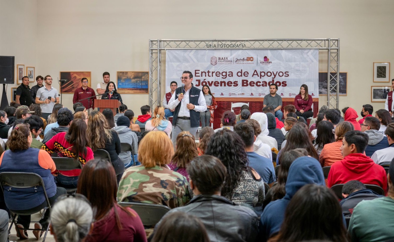 Apoya Instituto de la Juventud BC con becas a estudiantes de Tecate