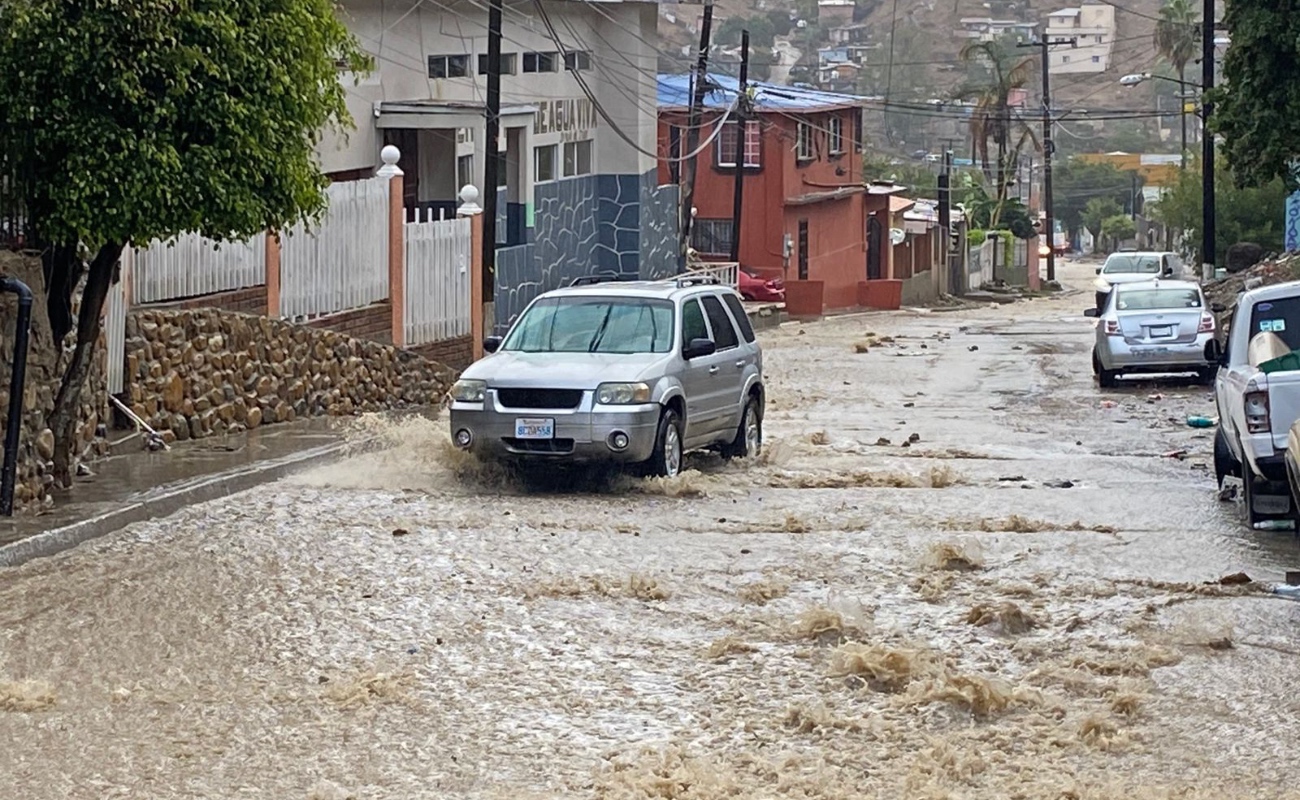 Dejan las lluvias un muerto, un desaparecido, inundaciones, derrumbes y accidentes en Tijuana