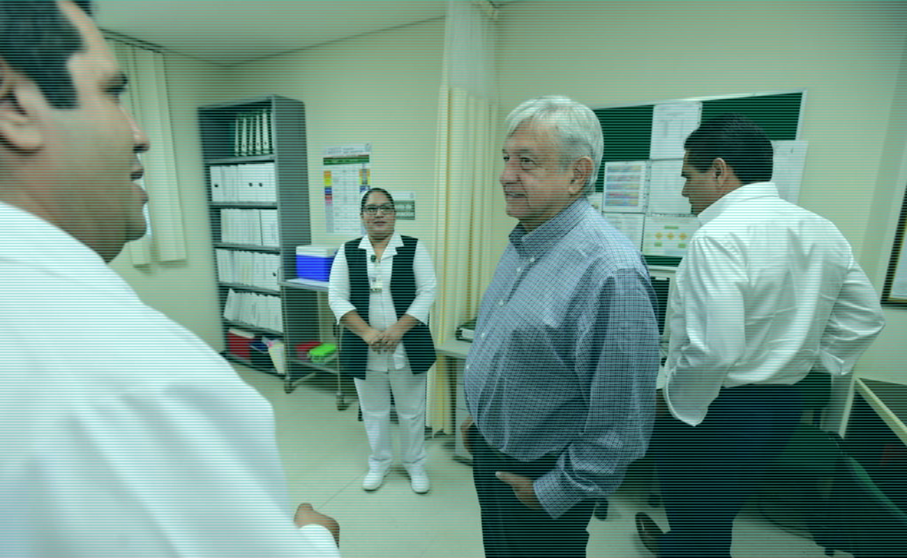 Faltan 123 mil médicos en el país, señala López Obrador