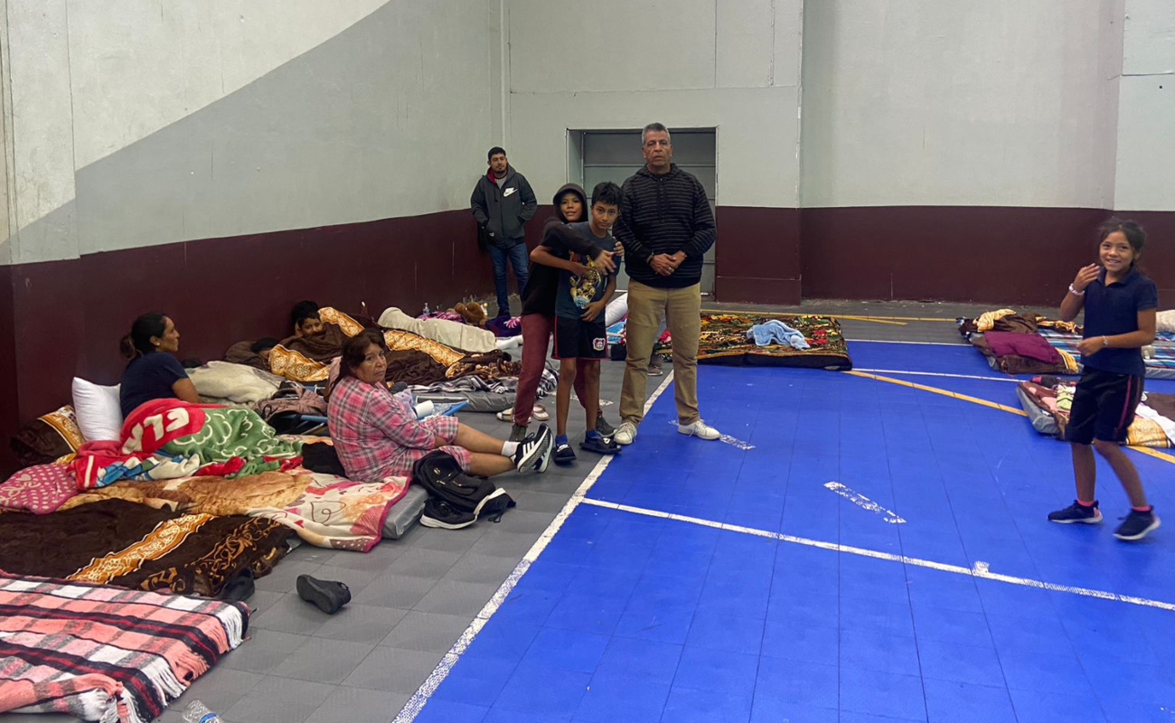 Poco más de medio centenar de personas son atendidas en refugios de Tijuana