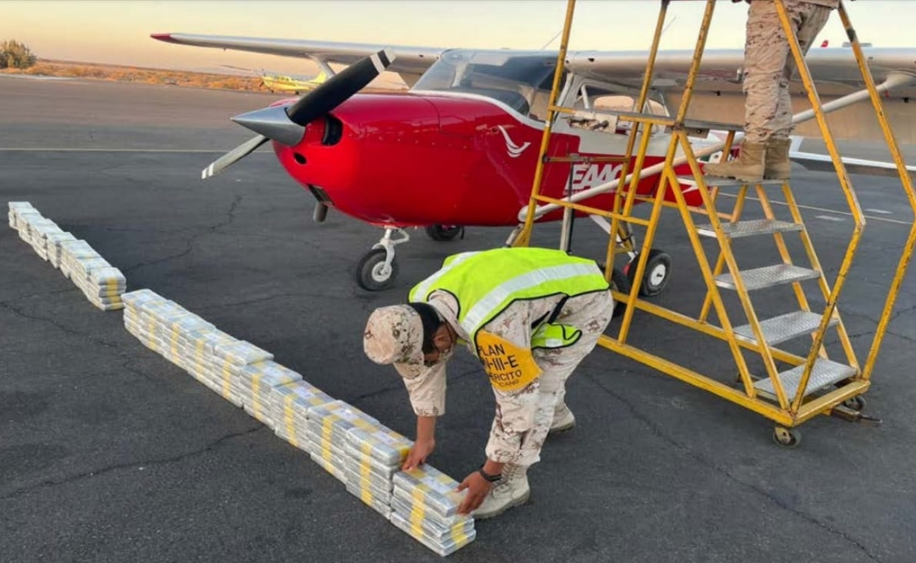 Decomisan 100 kilos de cocaína en avioneta dentro del aeropuerto de Mexicali