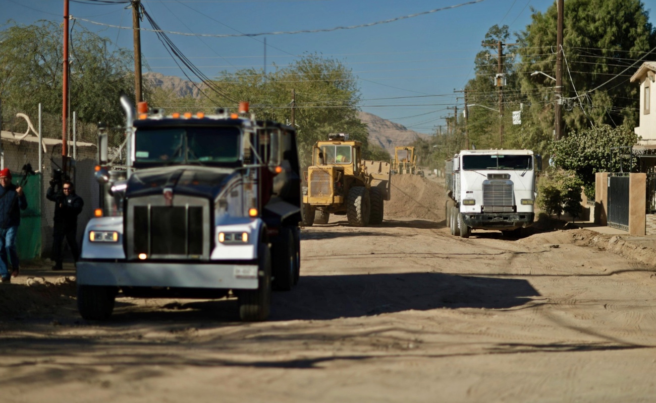 Transformación vial En Mexicali: Norma Bustamante supervisa rehabilitación de Av. Atotonilco