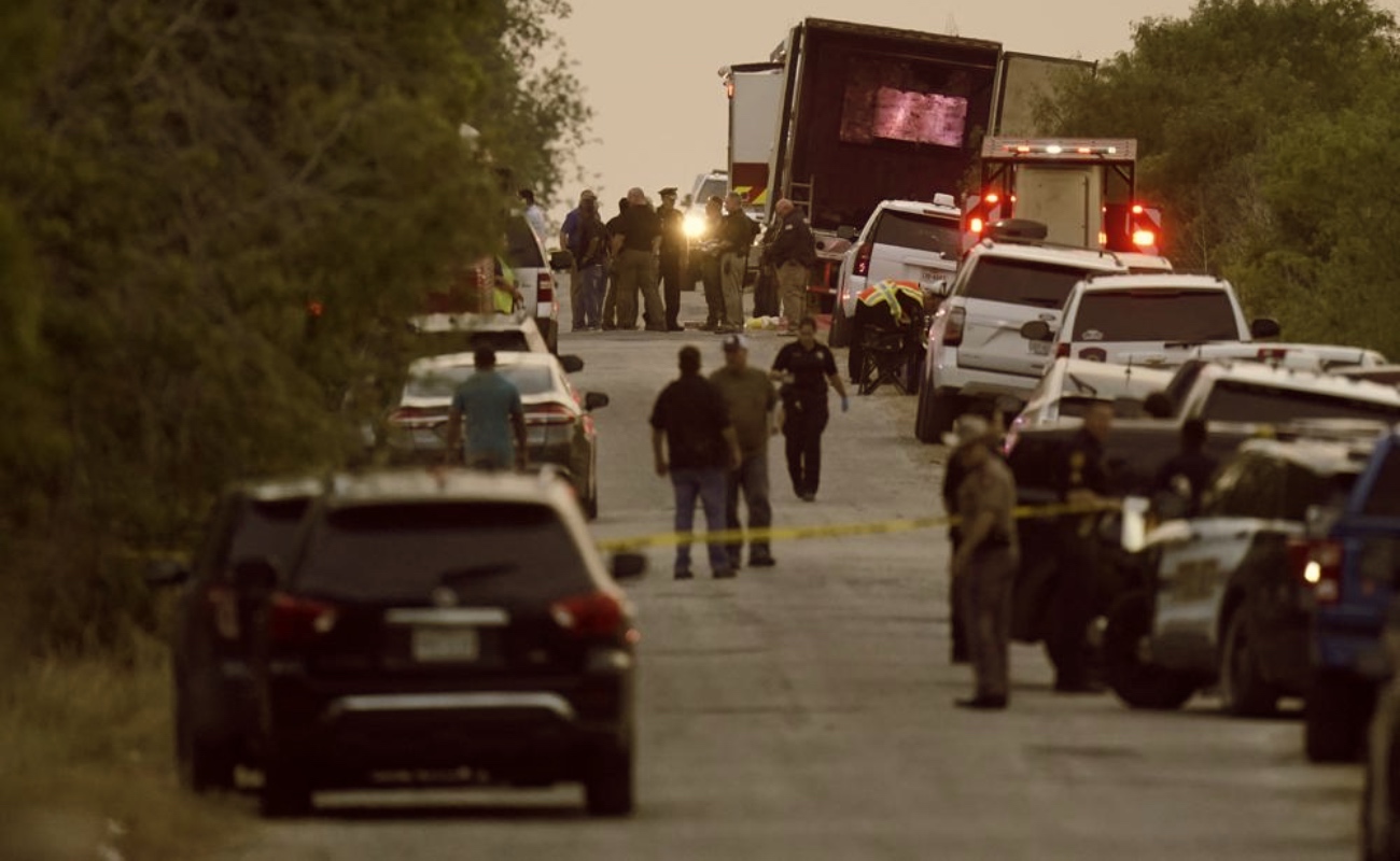 Sube a 27 los migrantes mexicanos encontrados muertos en un tráiler en Texas