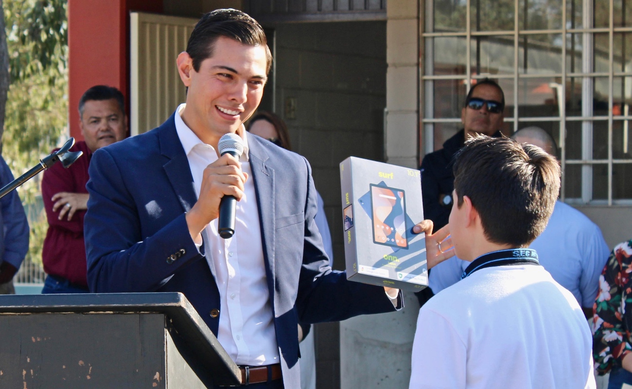 Pone en Marcha Román Cota "Lunes Cívico" en escuelas de Tecate