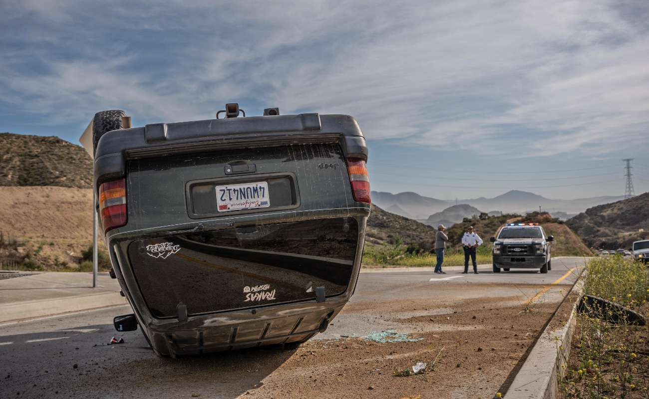 Vuelca su Cherokee y abandona el vehículo en el lugar