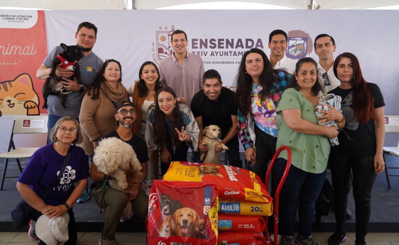 Inaugura Armando Ayala módulo de adopción de mascotas en Parque Revolución