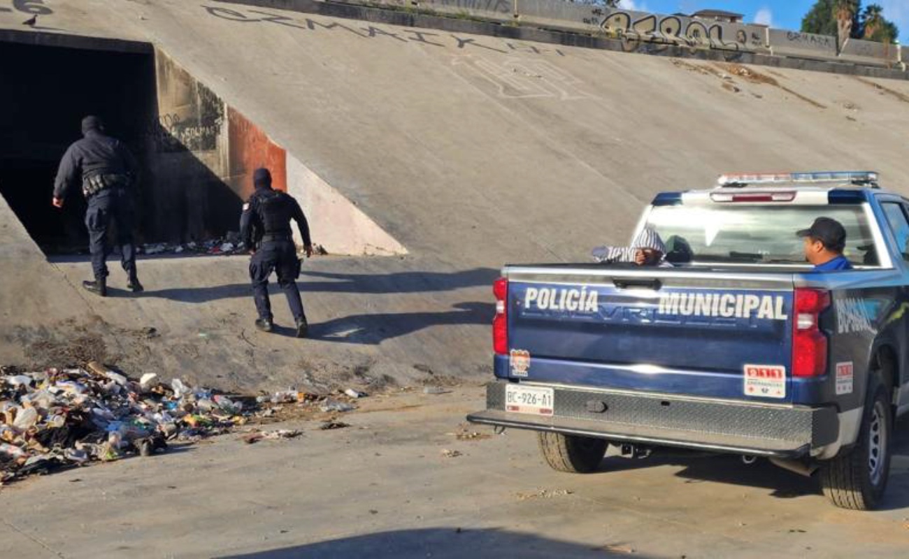 Arrestan a 39 infractores dentro de la canalización del Río Tijuana
