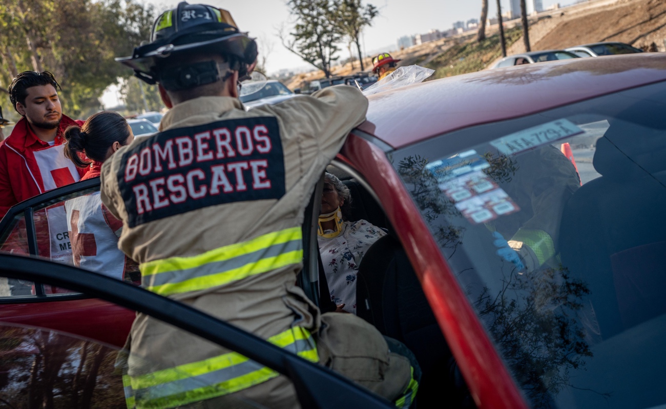 Choque múltiple provoca caos vial en la Vía Rápida Oriente y deja una mujer lesionada