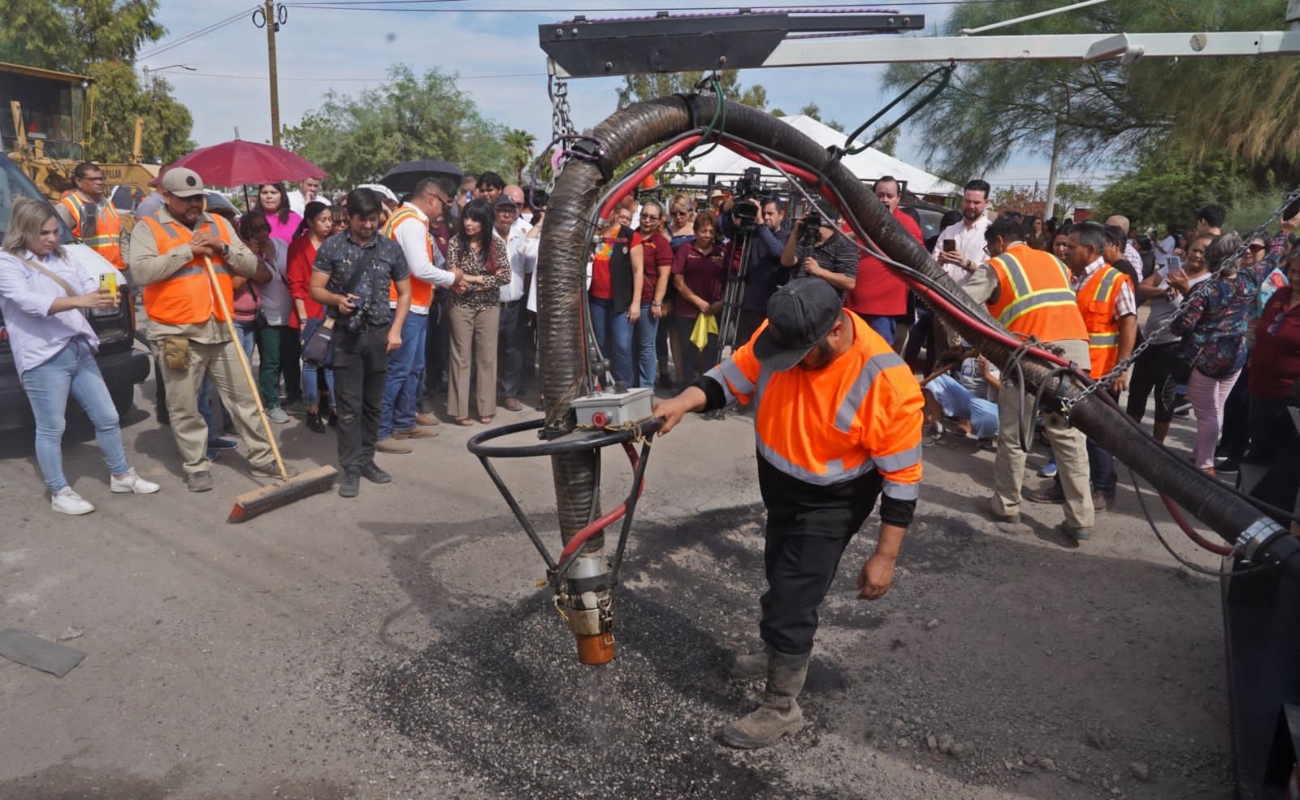 Arrascan operativo de bacheo mecánico en varias colonia de Mexicali