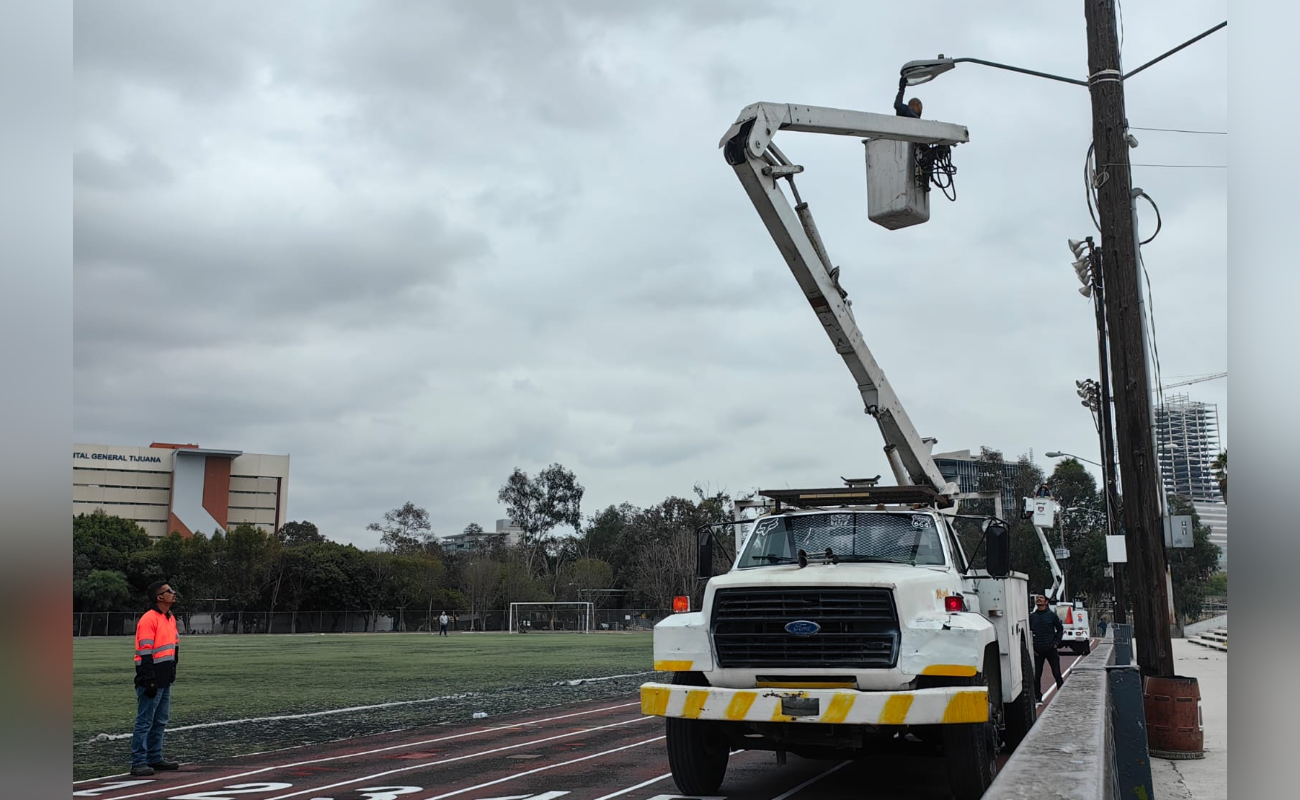 Rehabilitan luminarias de Unidad Deportiva CREA rumbo a La Milla