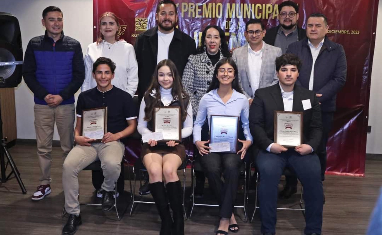 Entregan Premio Municipal de la Juventud 2023 en Rosarito