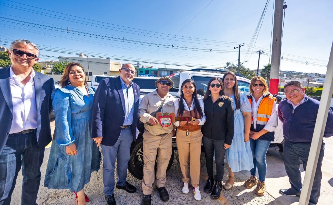 Entrega Montserrat Caballero equipo para reforzar servicios en Playas de Tijuana