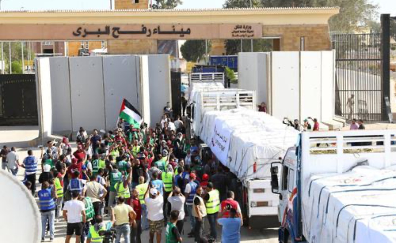 Abren el paso de Rafah e ingresa ayuda a Gaza; pide ONU "alto el fuego humanitario"
