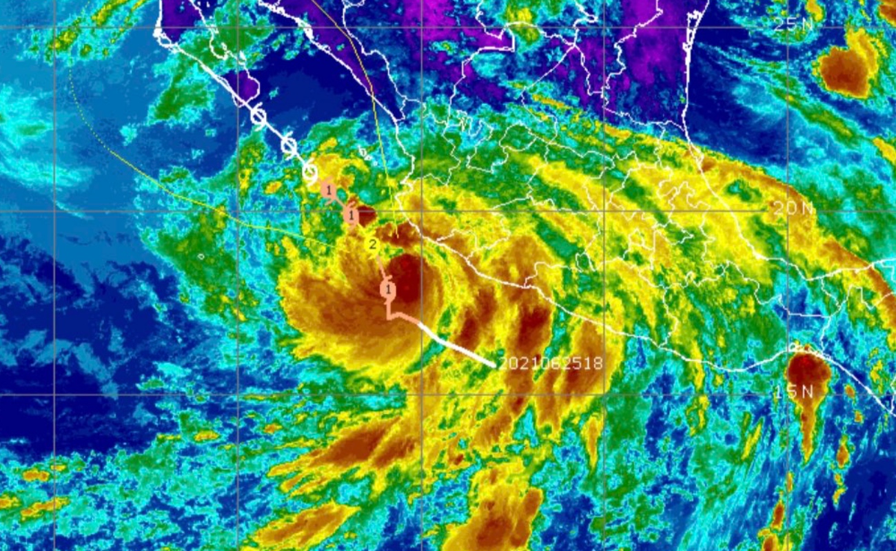 Huracán “Enrique” se desplaza frente a las costas Colima y Jalisco