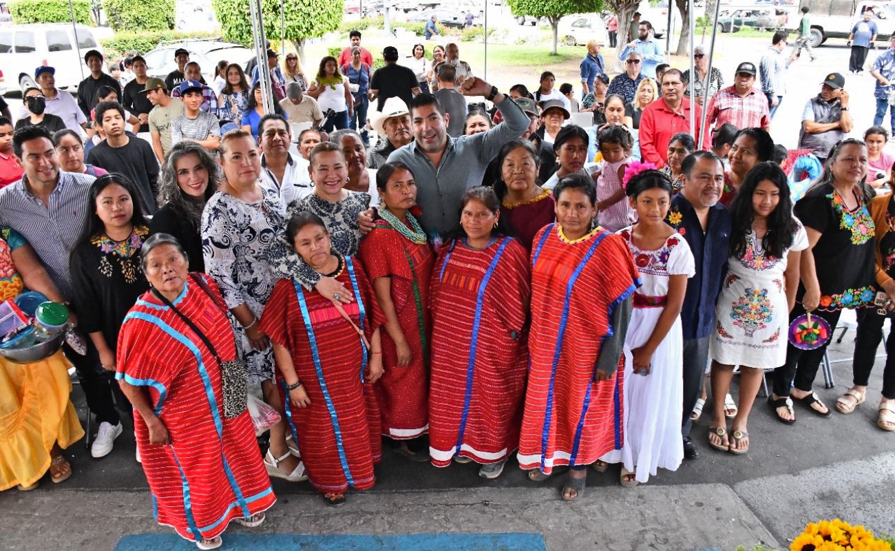 Reconoce alcalde Armando Ayala aportación de los grupos indígenas en ceremonia “Colores de México”