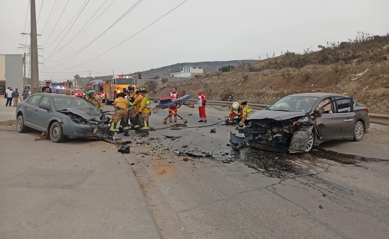 Choque vehicular en Urbi Villa del Prado deja cuatro lesionados