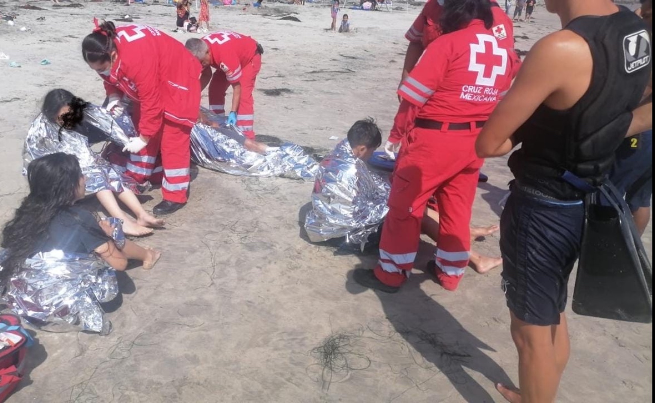 Rescatan salvavidas de Rosarito a tres niños y un adulto que estaban en riesgo de ahogarse